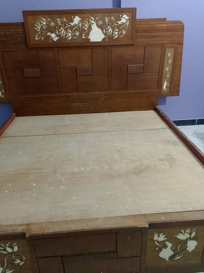 bed & dressing table 4