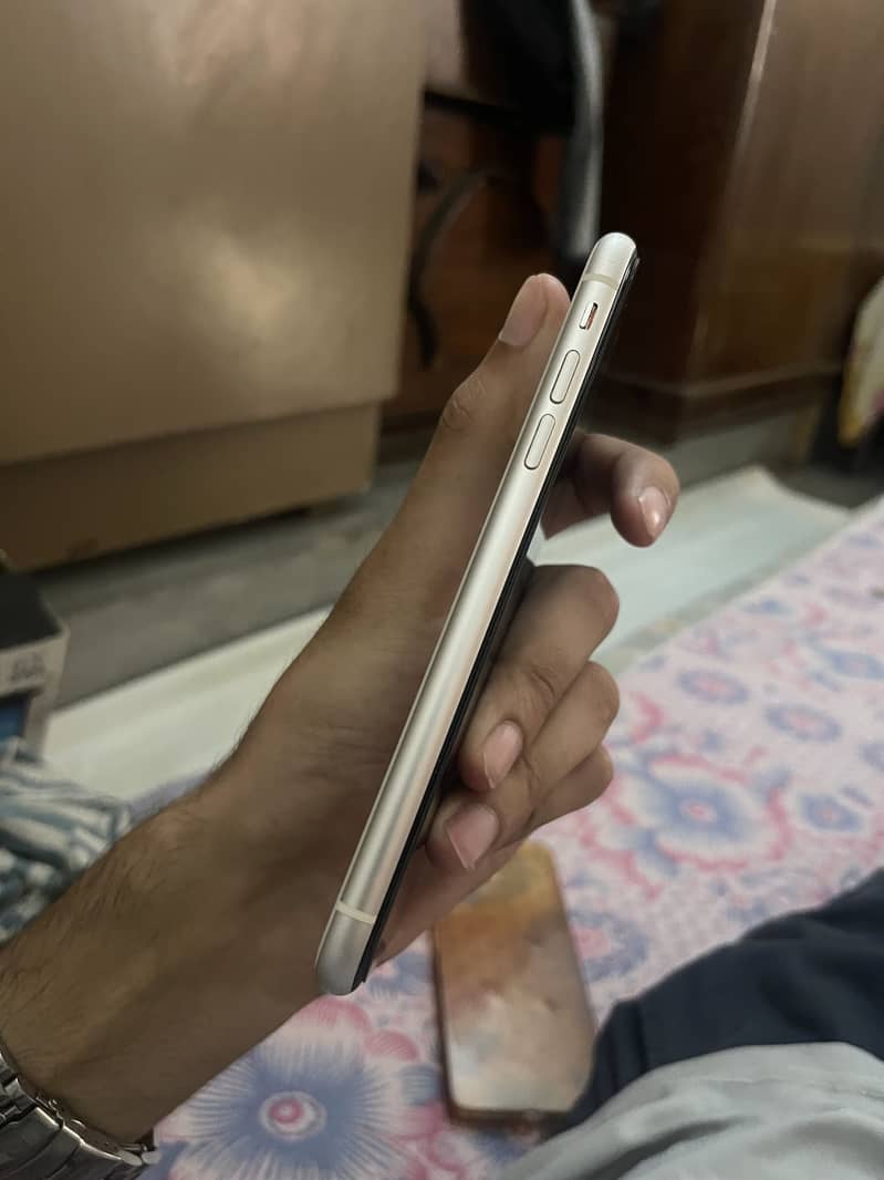 Apple iPhone 11 5