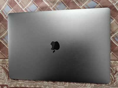 MacBook pro 2017 15.9" TouchBar 9.5/10 16/512 Amd 4GB