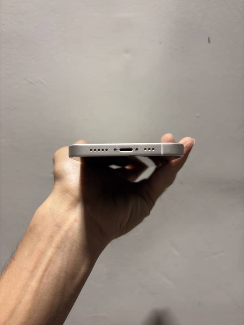 Apple iPhone 13 4