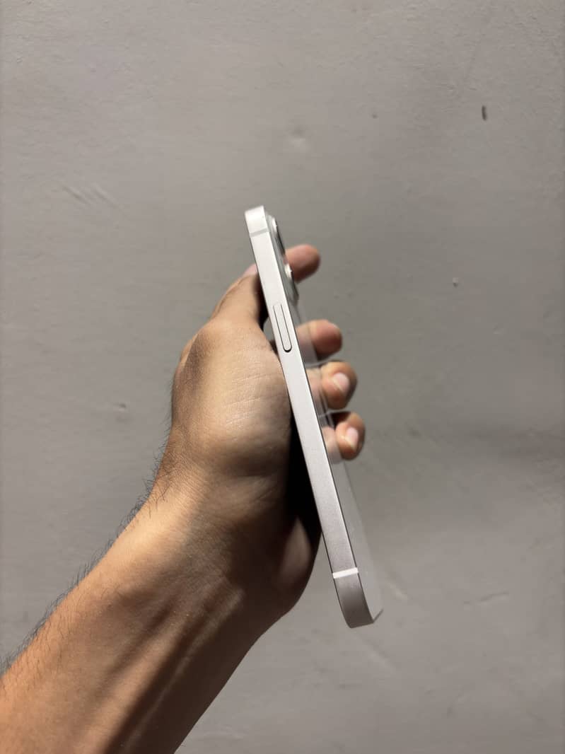 Apple iPhone 13 5