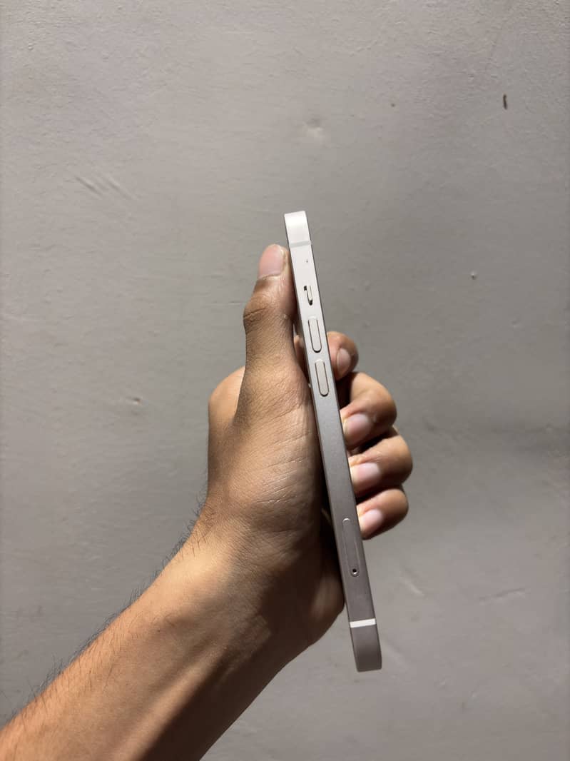 Apple iPhone 13 6