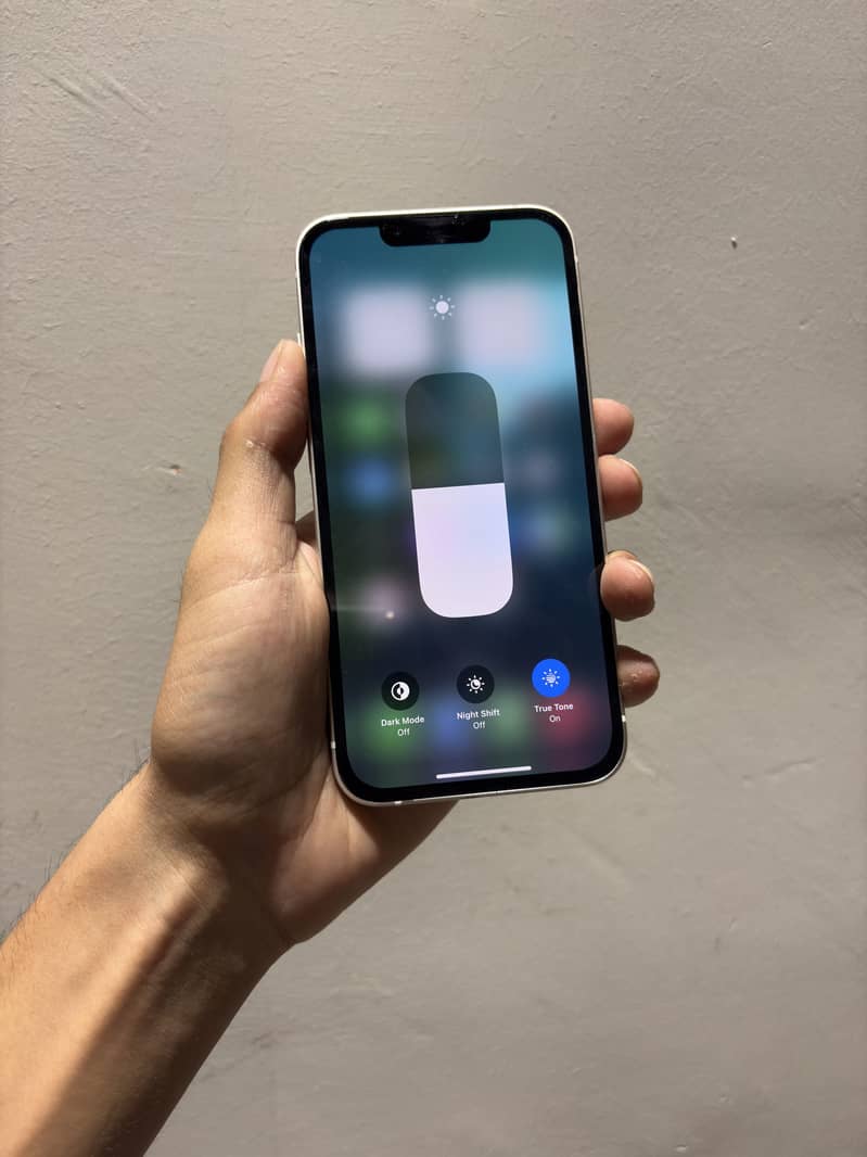 Apple iPhone 13 8