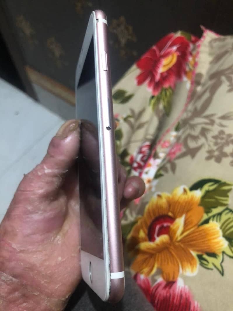 Apple iPhone 7 3