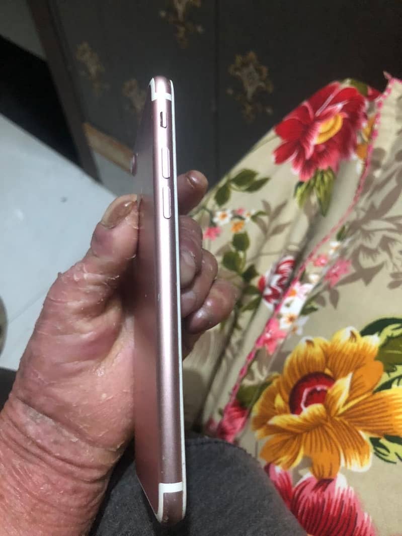 Apple iPhone 7 4