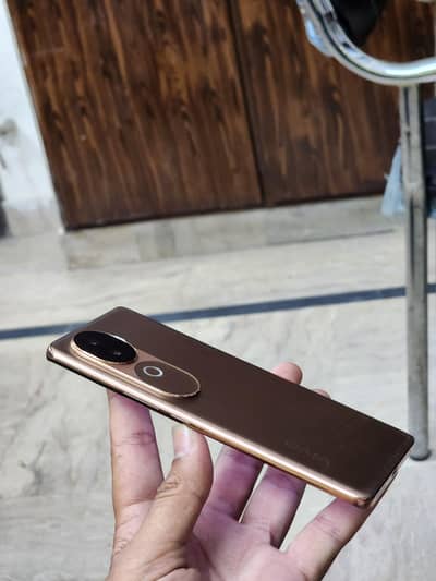 Vivo V40e with box charger