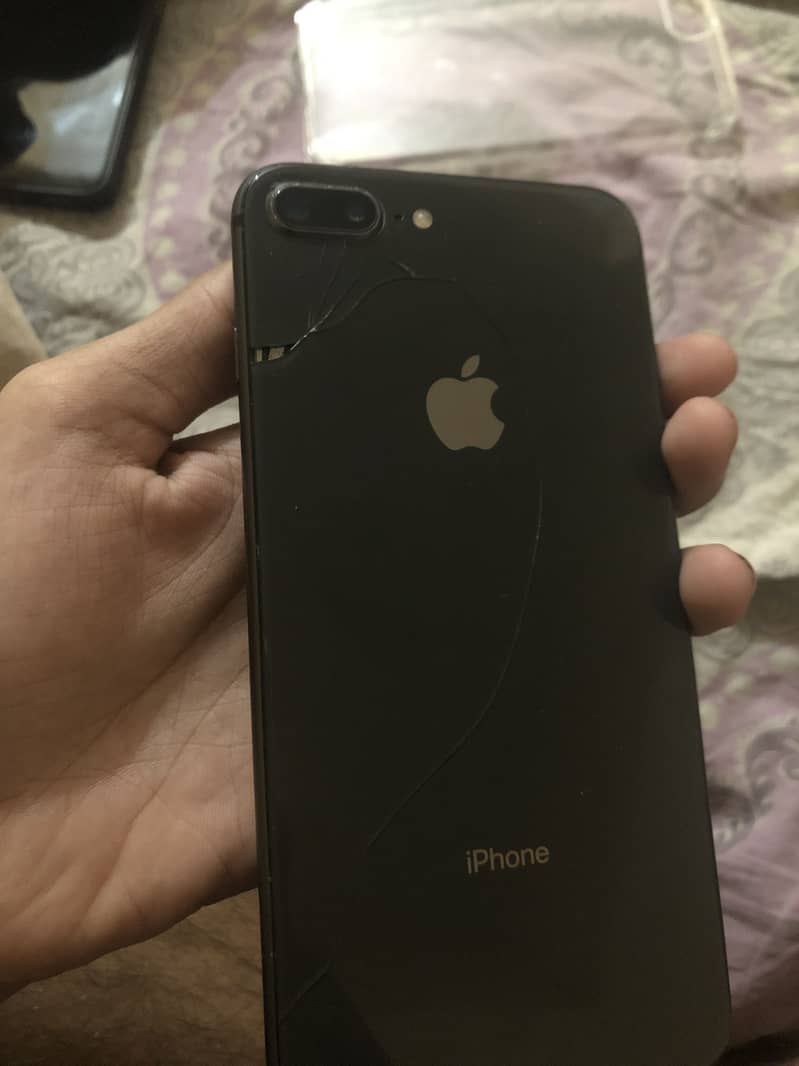 Apple iPhone 8 Plus 3