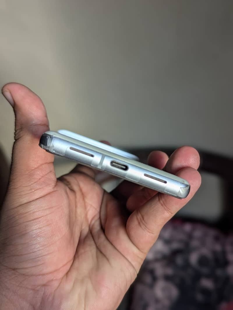 Google Pixel 7 4