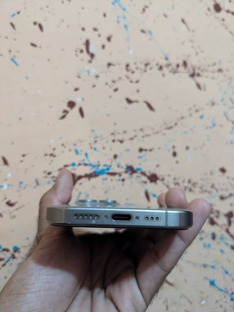 Apple iPhone 15 Pro 0