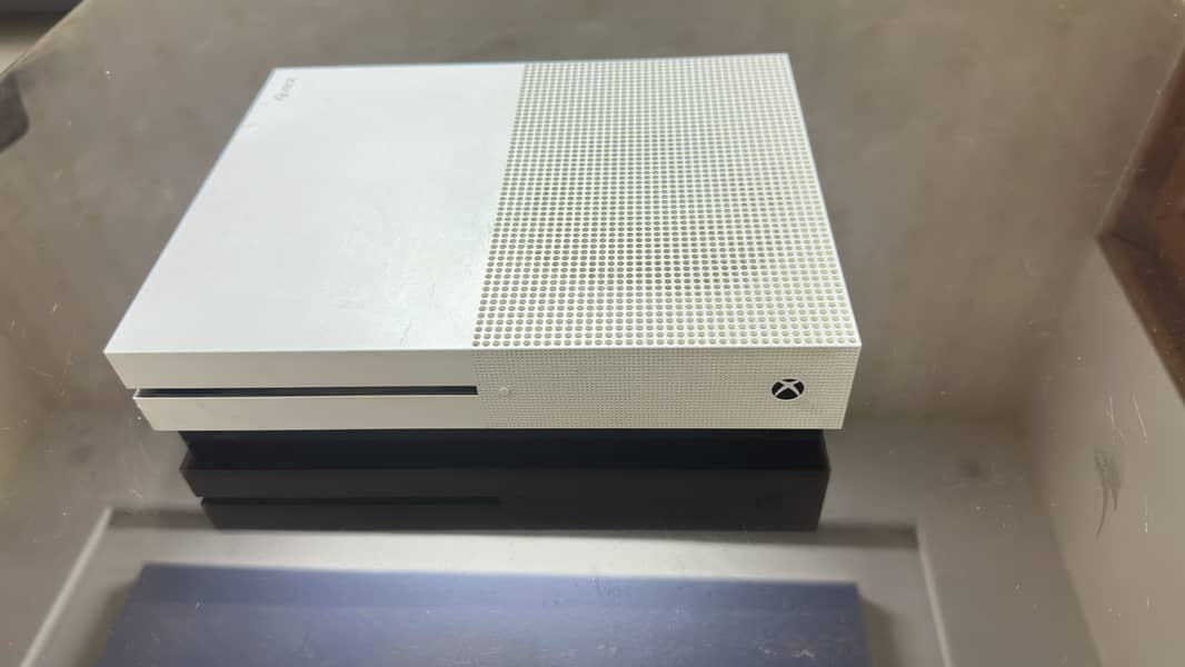 Xbox ONE S 1