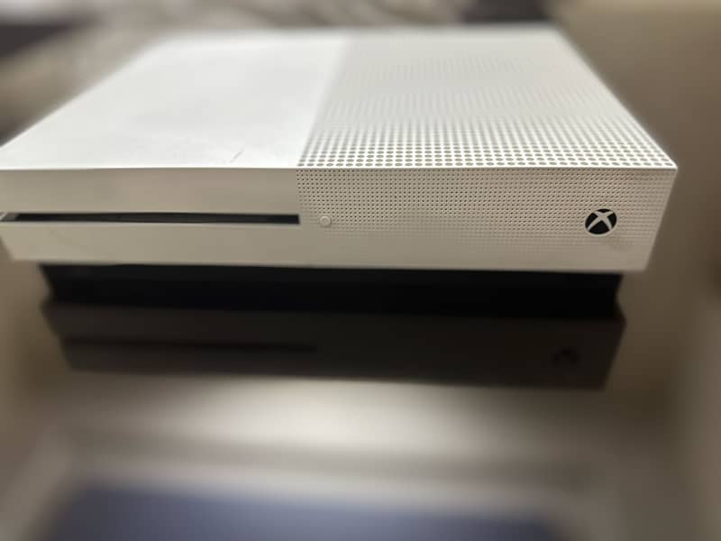 Xbox ONE S 4