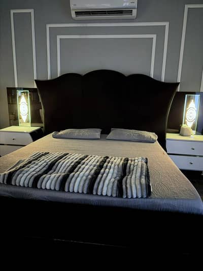 Luxury Queen Size Bed Set With Sofa Pair 10/10Condition