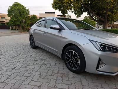 Hyundai Elantra 2022