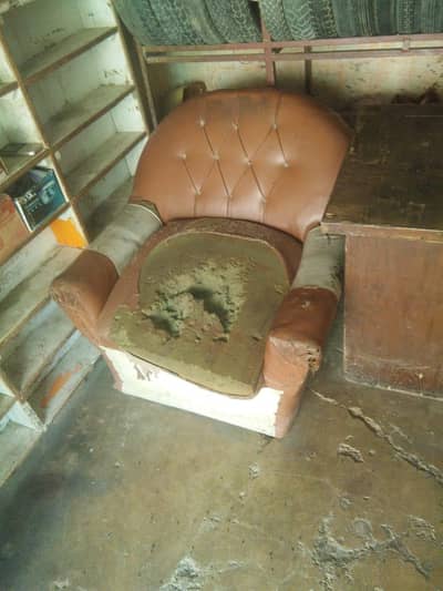 1 seater wale 2 sofe he