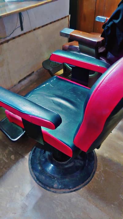salon chair good condition just buy and use 10/9