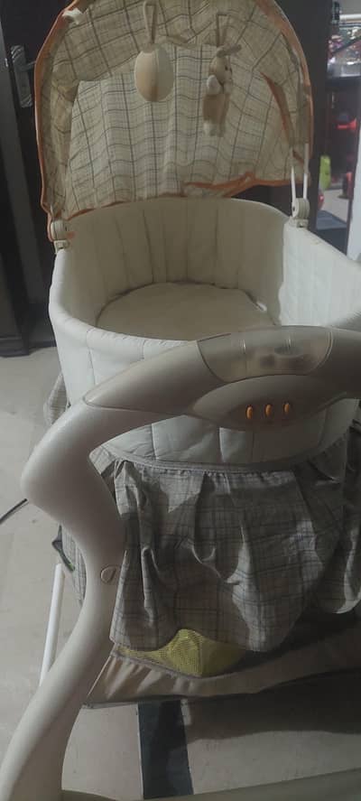 baby cot in used condition