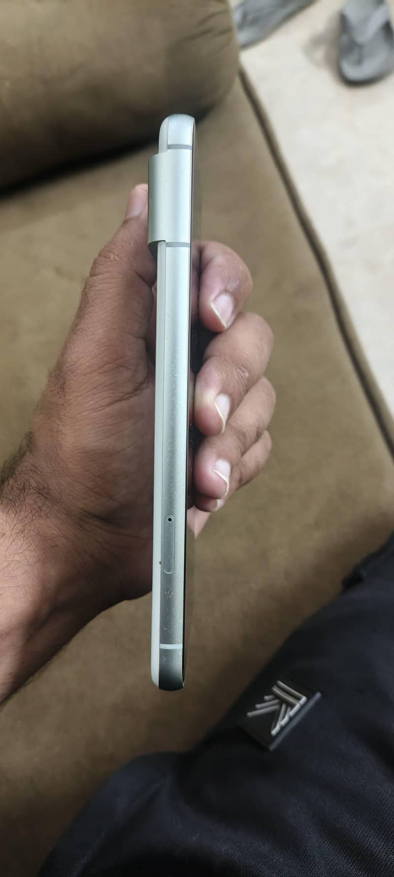 Google Pixel 8 4