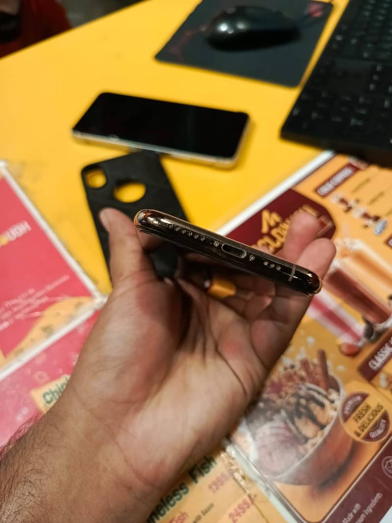 Apple iPhone XS 0