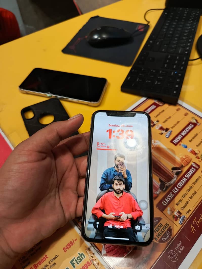 Apple iPhone XS 3