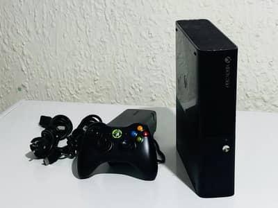XBOX 360 ULTRA SLIM JAILBREAK 20 + games installed