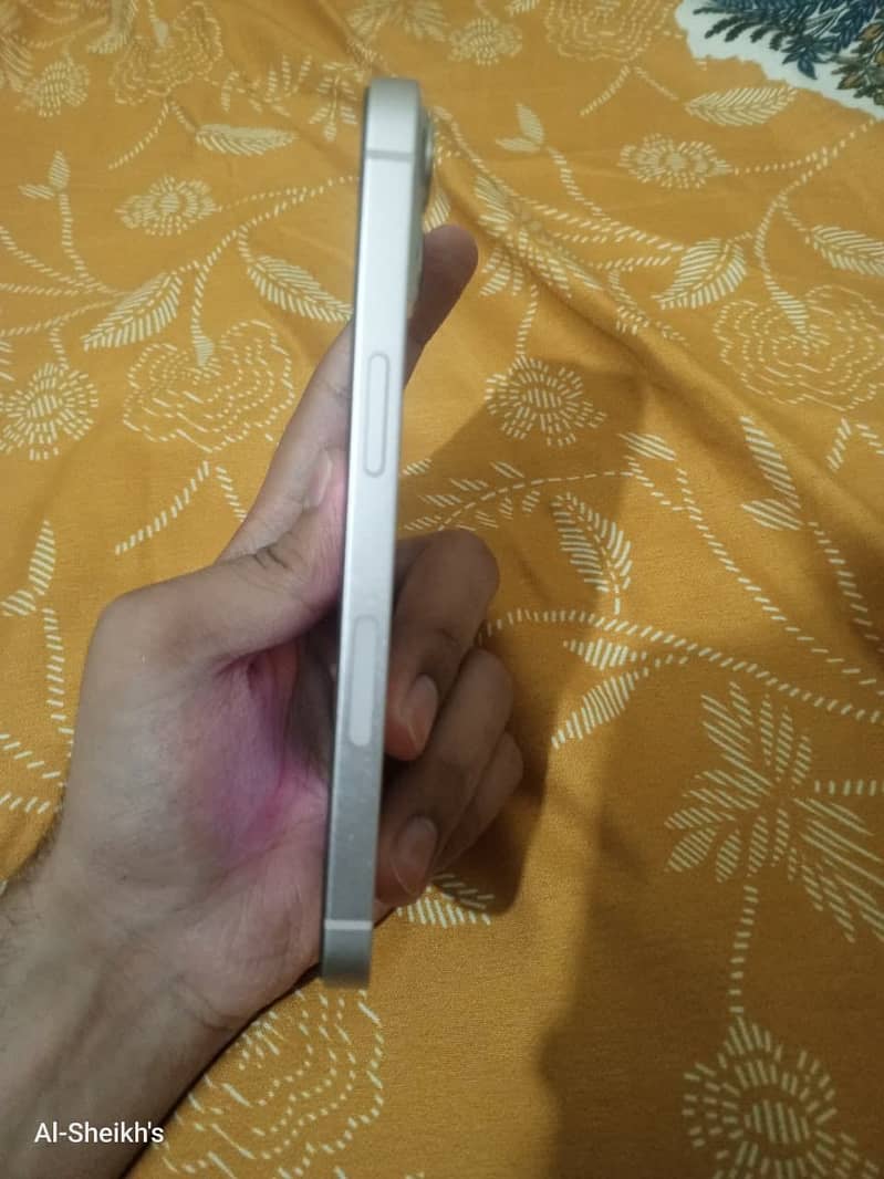 Apple iPhone 13 4