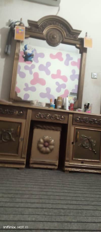 Deco paint lasani + lakri dressing table
