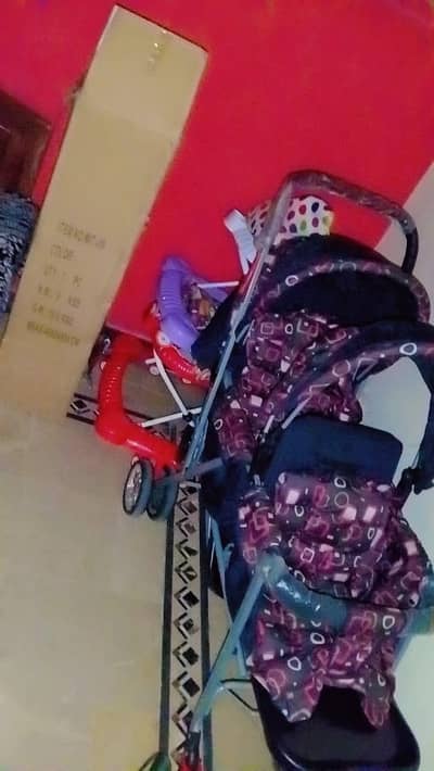 pram for twin babies in good condition