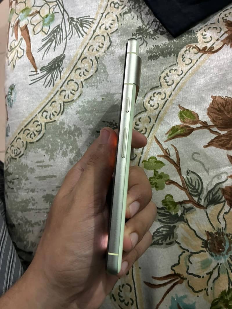 Google Pixel 7 4
