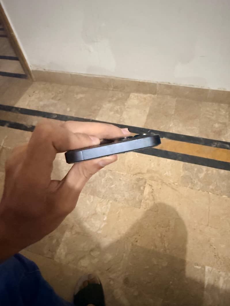 Apple iPhone 13 3