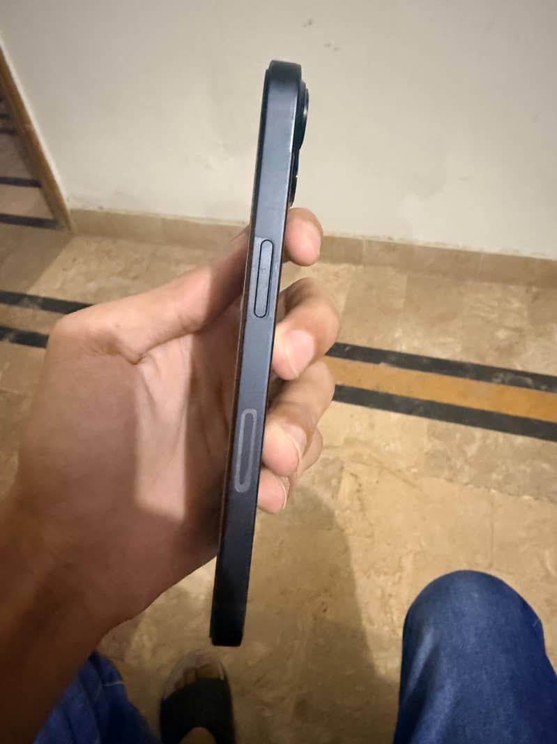 Apple iPhone 13 5