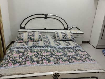 king size bed with 2 side table and dressing table