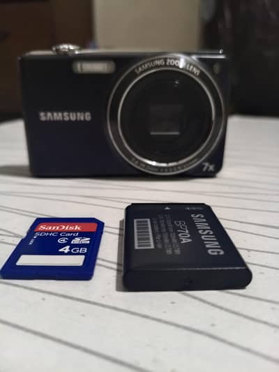 Samsung 14.2 Mega pixels Digital Camera