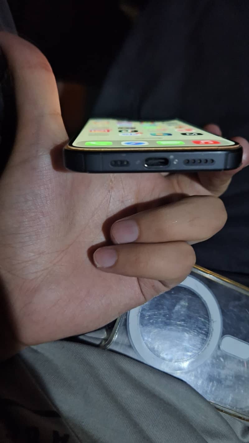 Apple iPhone 15 Pro 1