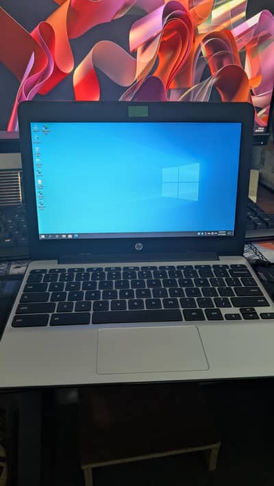 HP Chromebook Win 10 Installed.