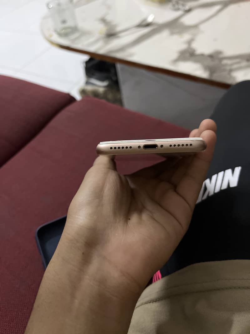 Apple iPhone 8 3