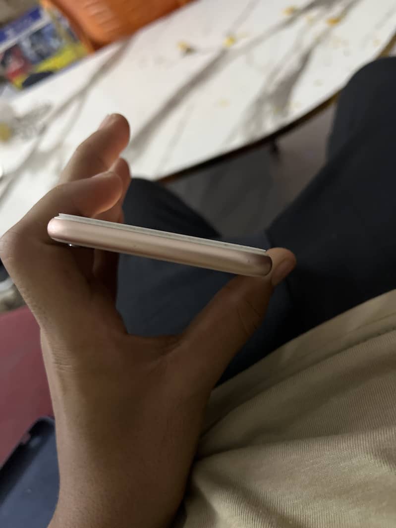 Apple iPhone 8 4