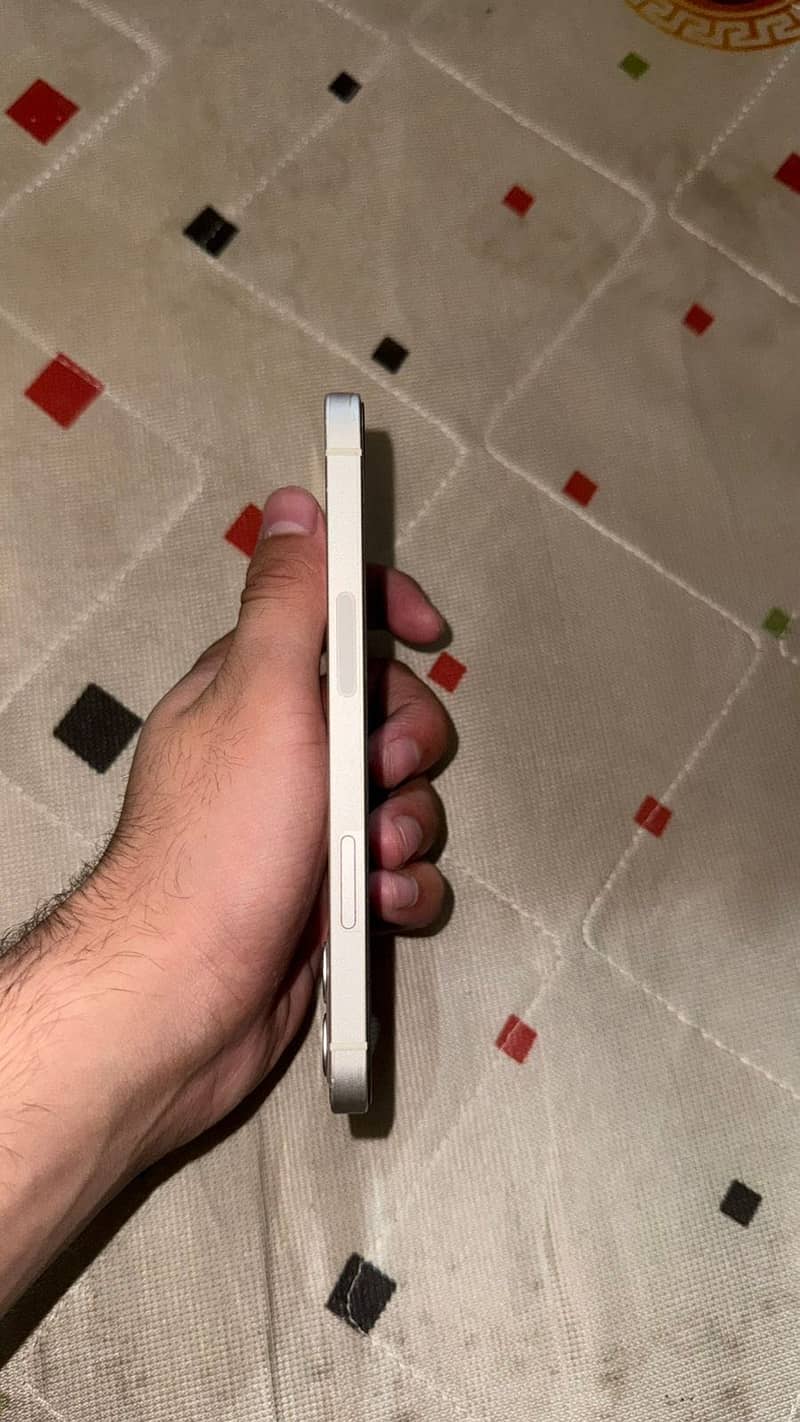 Apple iPhone 12 4