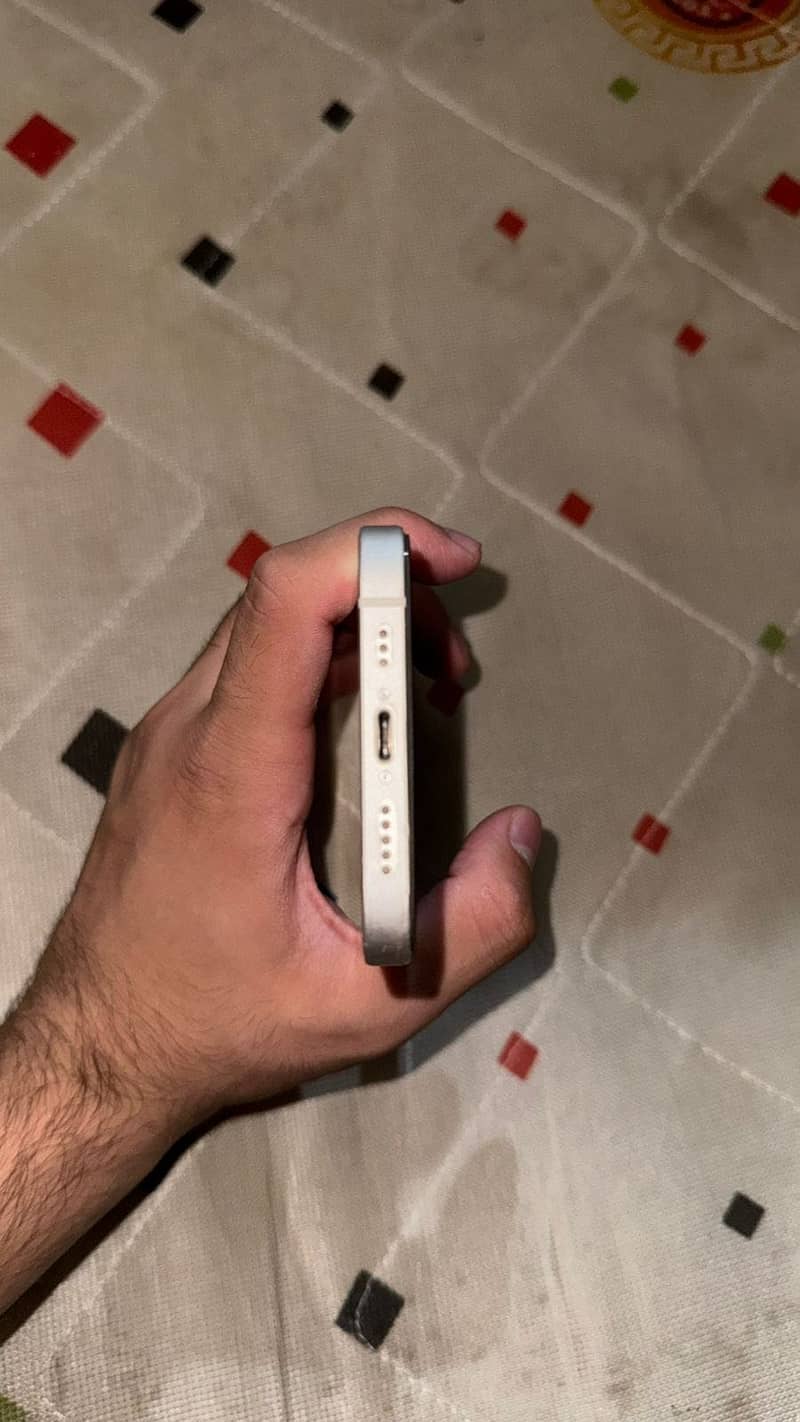 Apple iPhone 12 6