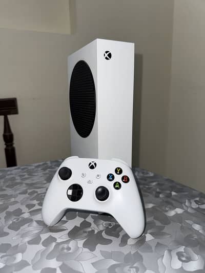 Xbox Series S good as new full clean