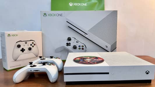 Xbox One S 2 controllers Tekken CD Original packaging 10/10 condition