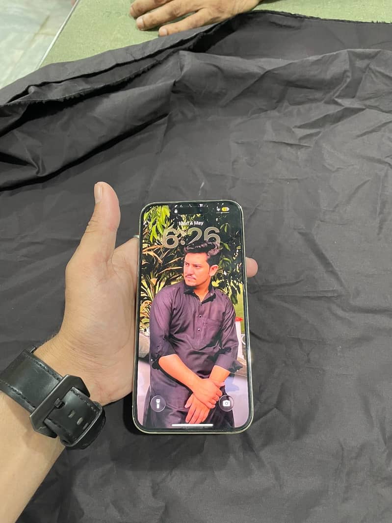 Apple iPhone 14 Pro Max 0