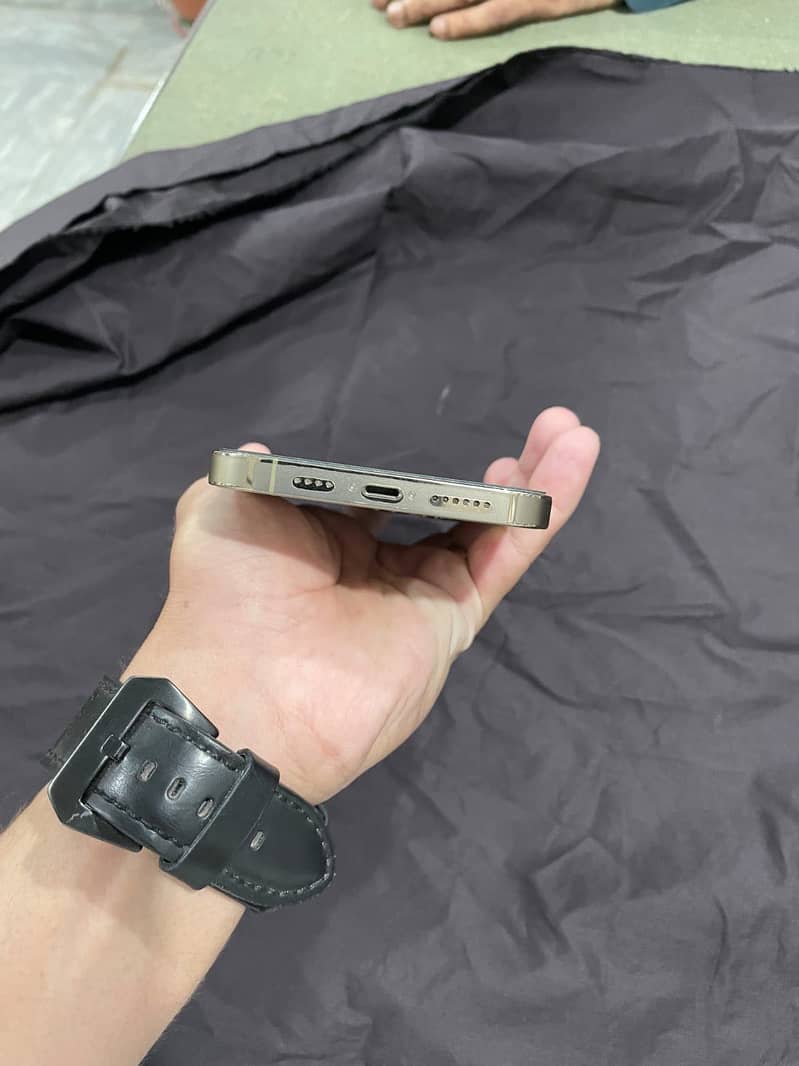 Apple iPhone 14 Pro Max 5