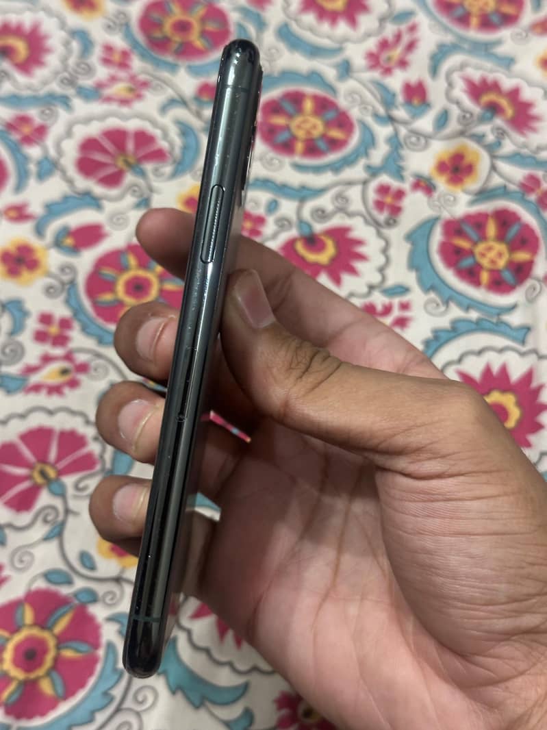 Apple iPhone 11 Pro 2