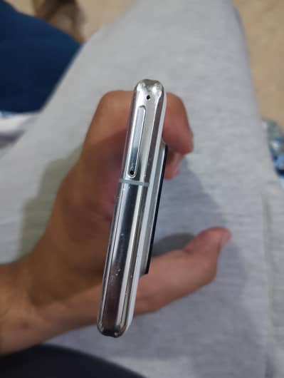 AQUOS R6