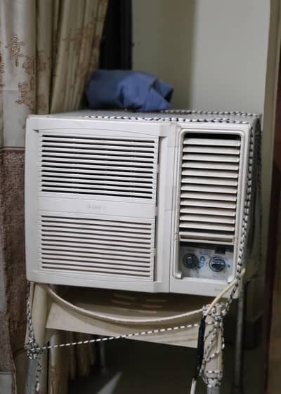 Gree window ac 0.75 ton