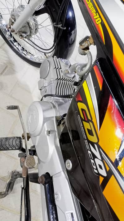 Honda CD70 2022 model Karachi num 1st owner Genuine mint condition
