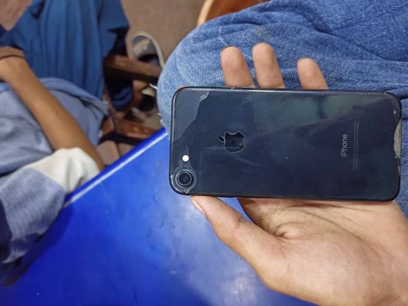 Apple iPhone 7 3
