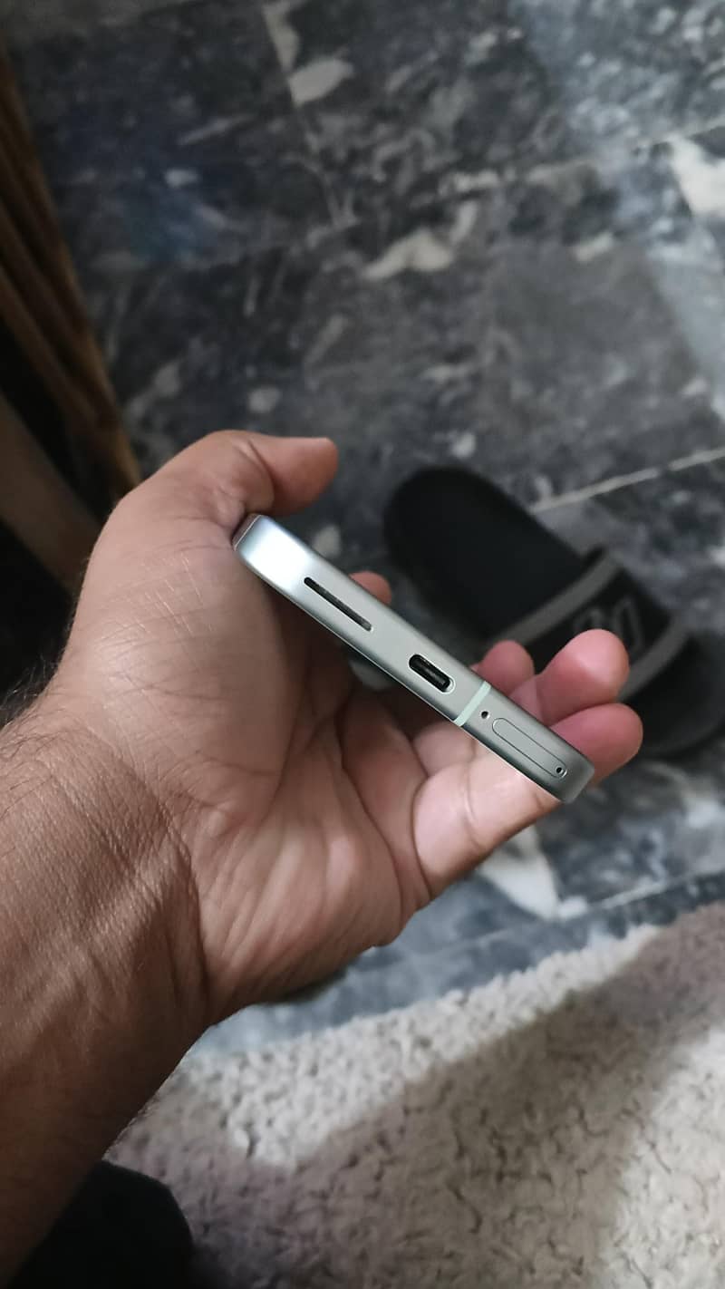 Google Pixel 9 4