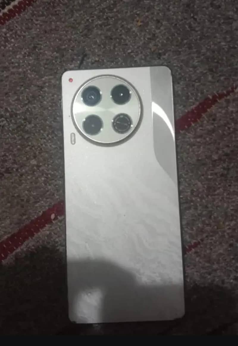 Tecno CAMON 30 0