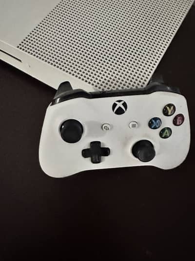 XBOX ONE S [URGENT SALE] XBOX GAMING CONSOLE
